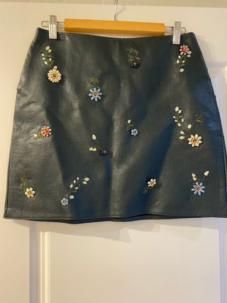 Falda Zara Piel Verde Talla M