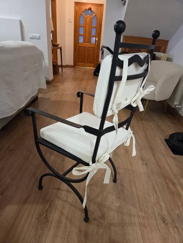 Sillas de hierro forjado con cojines