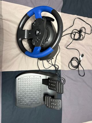 Volante Thrustmaster PS4 con pedali