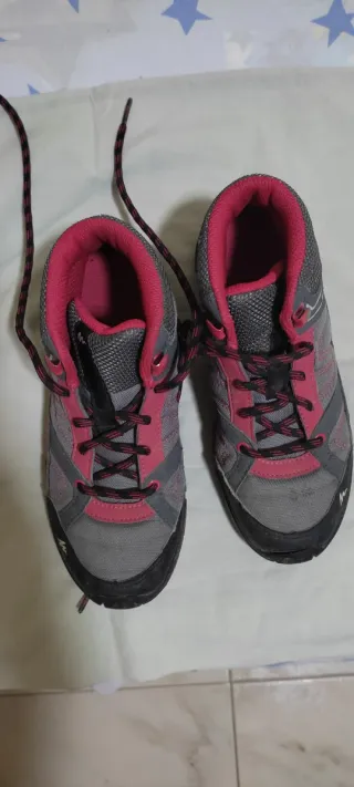 Botas de montaña Quechua unisex
Talla 33