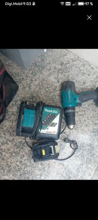 Cargador Makita DC18RC