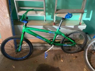 Bicicleta BMX Verde