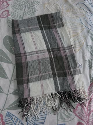 Bufanda de cuadros gris, rosa y blanco