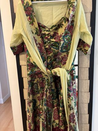Vestido de fiesta floral; regalo chaqueta a juego 