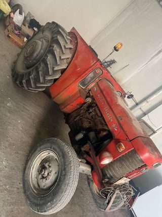 Tractor Massey Ferguson Rojo