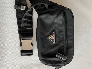 Riñonera de Re-Nylon y piel Saffiano