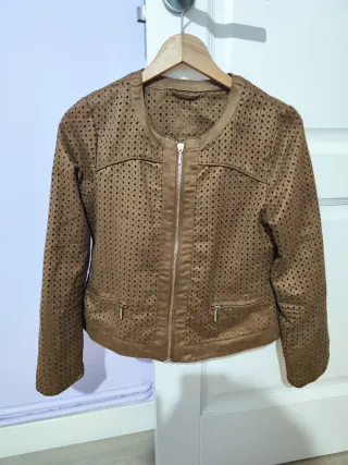 Chaqueta antelina perforada