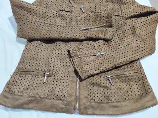 Chaqueta antelina perforada