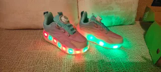 Deportivas con ruedas y luces LED