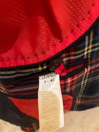 Chaqueta cuadro escoces Talla 42
Marca Valecuatro