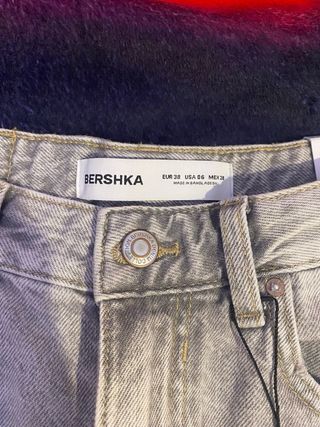 Pantalones vaqueros Bershka grises rotos