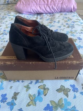 Inglesine in camoscio con il tacco