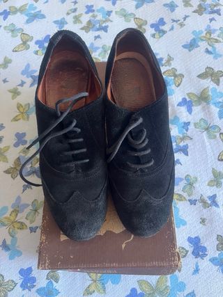 Inglesine in camoscio con il tacco