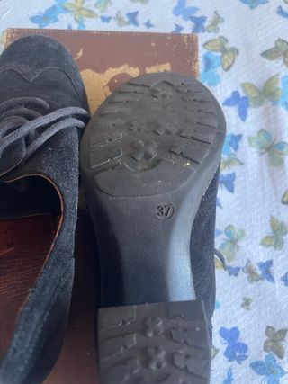 Inglesine in camoscio con il tacco