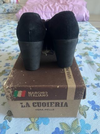 Inglesine in camoscio con il tacco