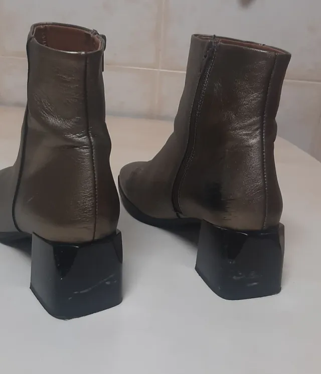 Botas mujer tacón dorado oscuro