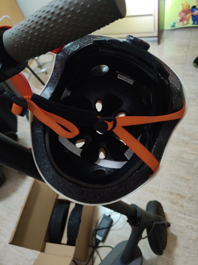 Patinete Eléctrico + Casco y Ruedas de recambio.