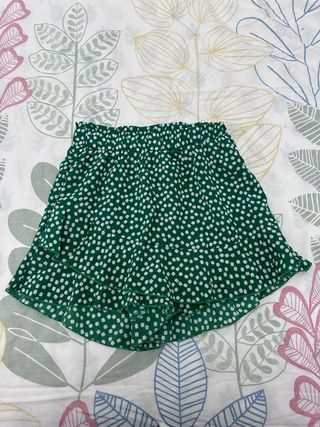 Falda pantalón verde con estampado floral