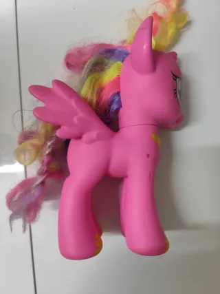 Boneco Unicórnio Rosa com Asas Coloridas