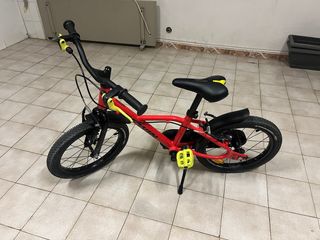 Bicicleta infantil roja