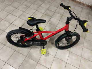Bicicleta infantil roja