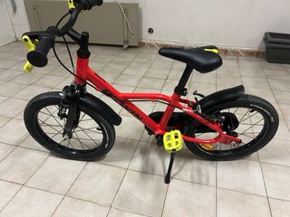 Bicicleta infantil roja