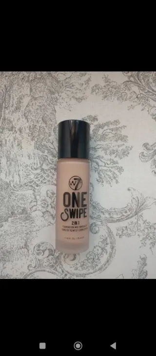 Base de maquillaje W7 One Swipe 2 en 1