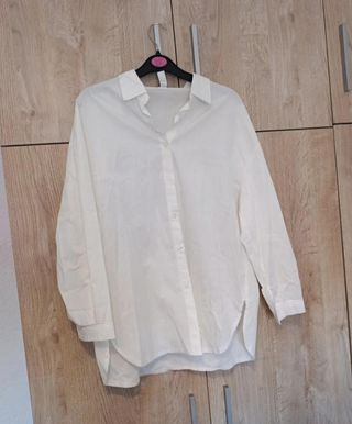 Camisa blanca de manga larga