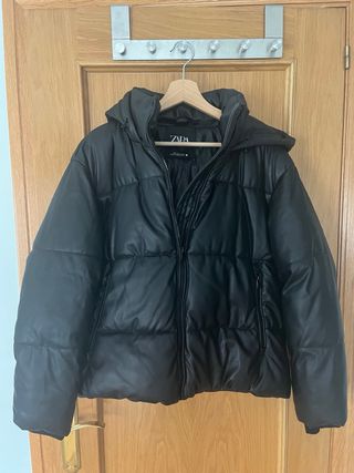 Abrigo acolchado negro Zara