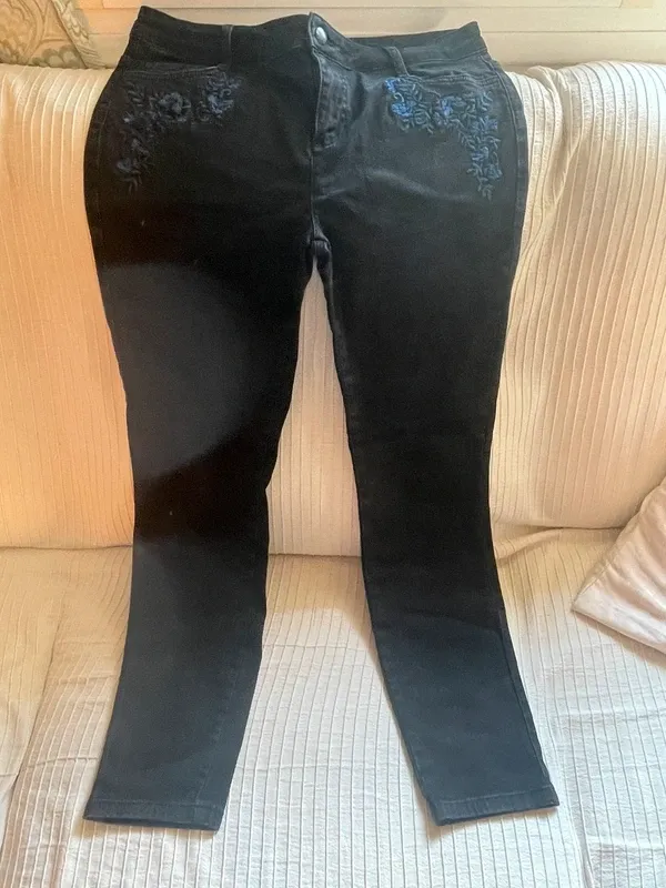 Pantalones Negros Bordado Floral Azul T.42