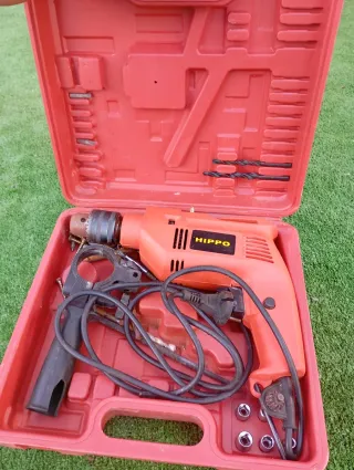 Taladro HIPPO con maletín y algunos accesorios