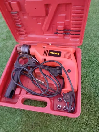 Taladro HIPPO con maletín y algunos accesorios