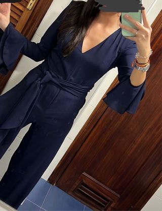 Mono azul elegante para bodas