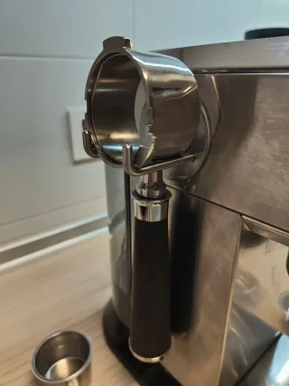 Cafetera Delonghi y Molinillo Graef