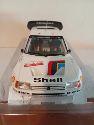 Peugeot 205 T16 1/18