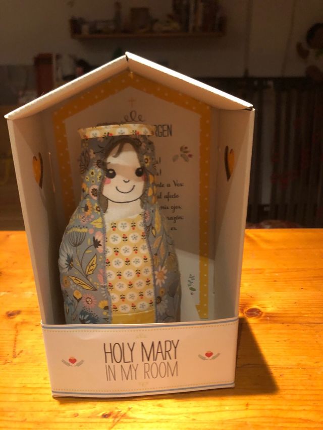Muñeca Holy Mary de tela