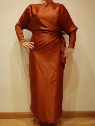 Vestido invitada marrón/naranja satinado