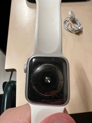 Apple Watch Series 5 40mm. Plata/Blanco.
