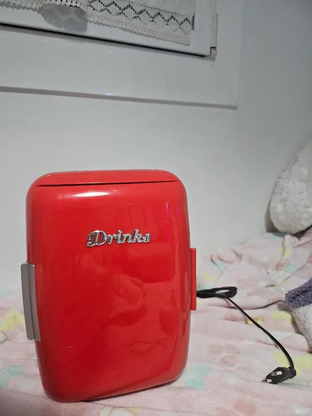 Nevera pequeña roja Balvi Drinks