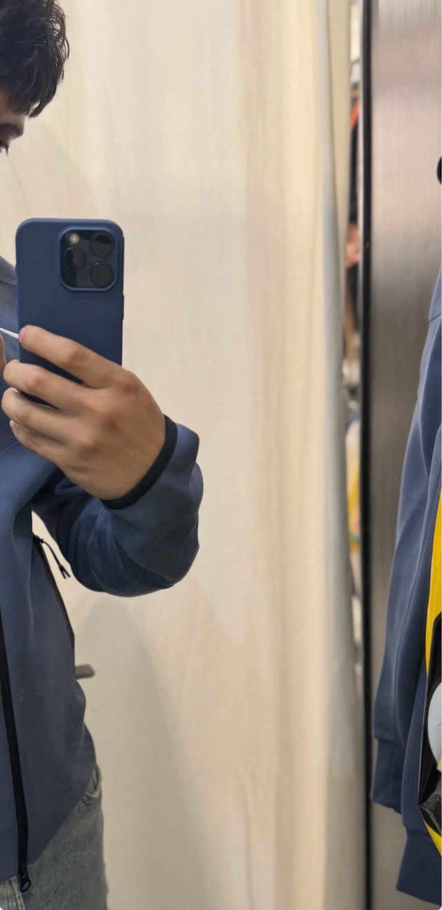 iPhone 15 Pro Azul Titanio +( cargador comprado )