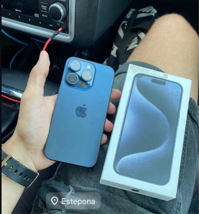 iPhone 15 Pro Azul Titanio +( cargador comprado )