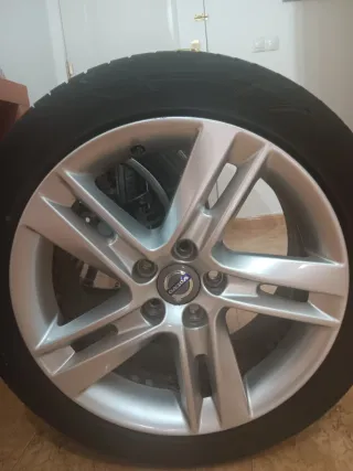Llantas Volvo 17 con neumáticos