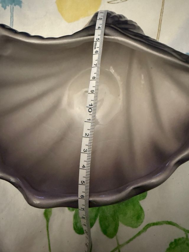 Ciotola ceramica a forma di conchiglia