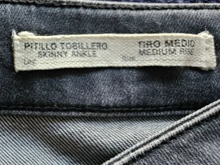 Pantalón vaquero gris desgastado