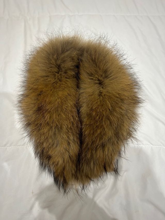 Cuello de pelo marrón y negro