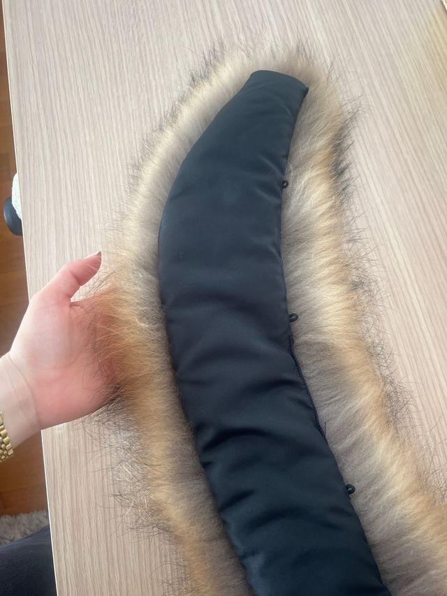 Cuello de pelo marrón y negro