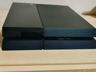 Consola Playstation 4 Negra + Mando + 2 juegos