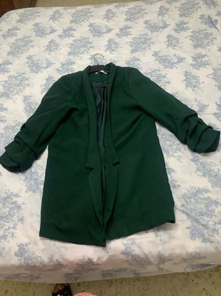 Chaqueta verde mujer, regaló pendientes con perlas