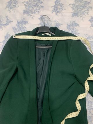 Chaqueta verde mujer, regaló pendientes con perlas