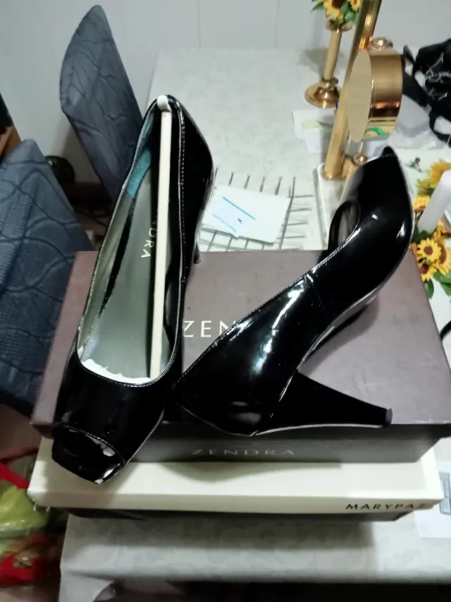 Scarpe con tacco alto ZENDRA in pelle verniciata nera